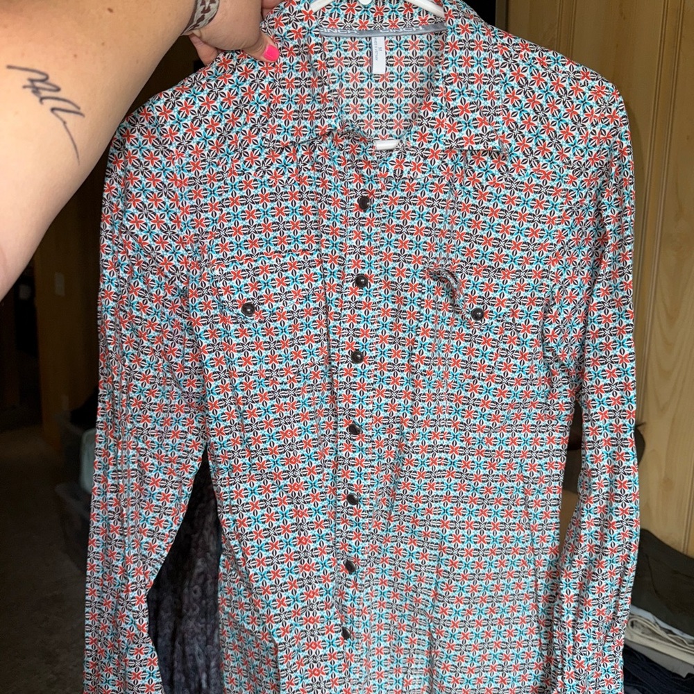 Woman’s Cinch shirt